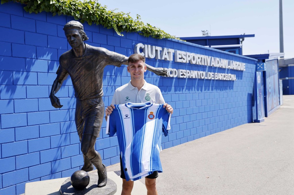 Joan Puig: (RCD ESPANYOL) “He tenido grandes entrenadores que me han hecho crecer como futbolista y como&nbsp;persona.”