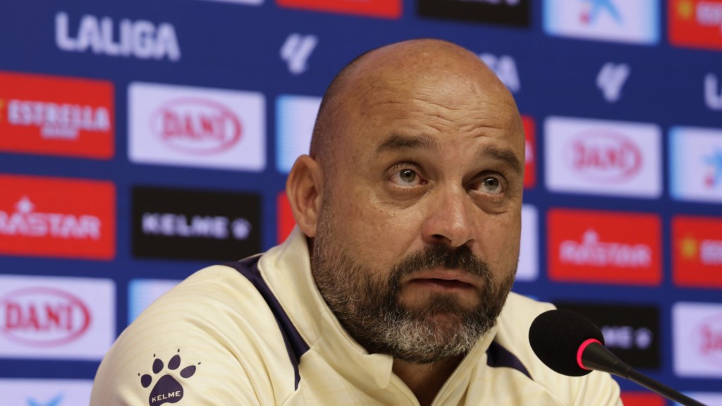 “Me preocupan las transiciones ofensivas del rival tras pérdida y los balones parados, no la salida de balón” Manolo&nbsp;González