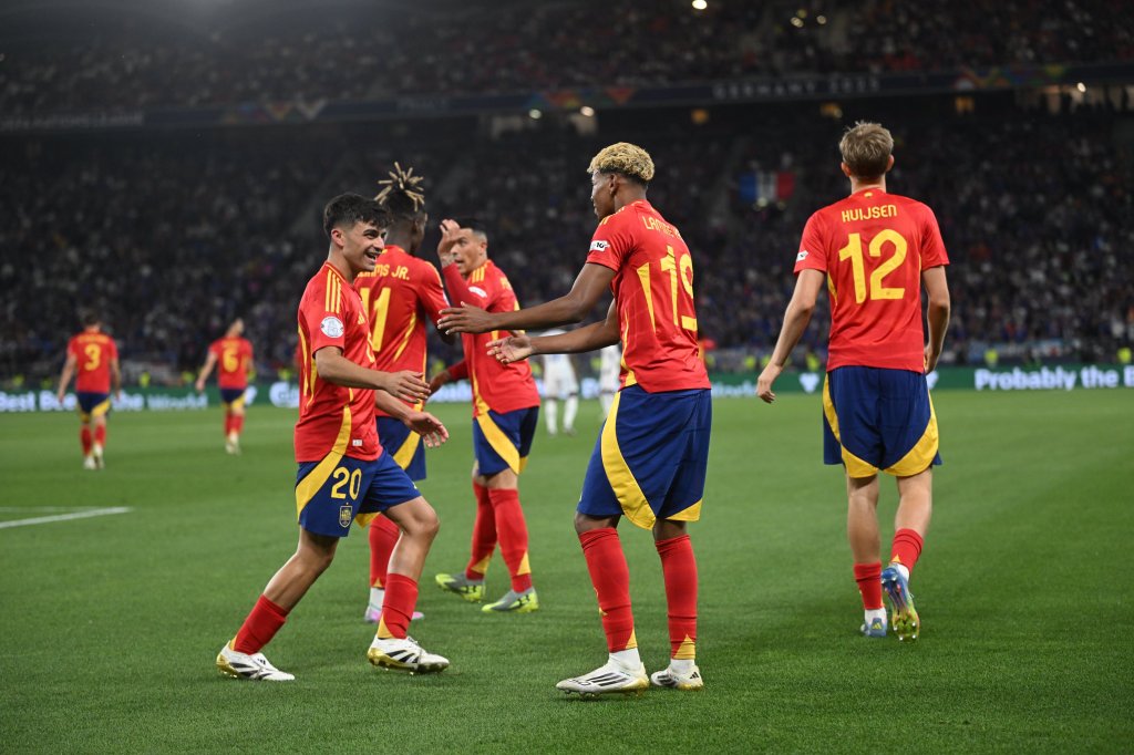 La Roja somete a Francia en una oda al&nbsp;fútbol