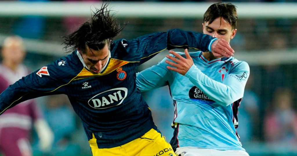 Pere Milla peleando el balón I Foto: @rcdespanyol