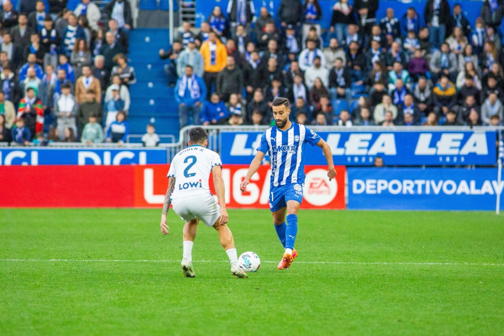 Alavés despega y el Espanyol reacciona tarde: 2-1 en&nbsp;Mendizorroza
