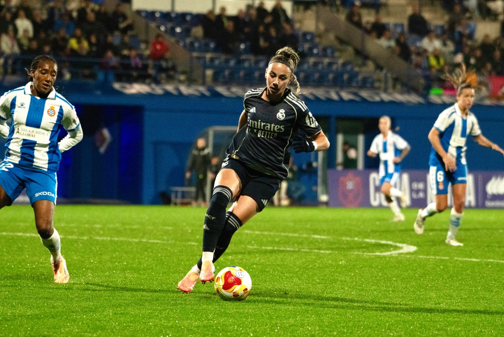 Athenea con el balón I Foto: Fran Pérez