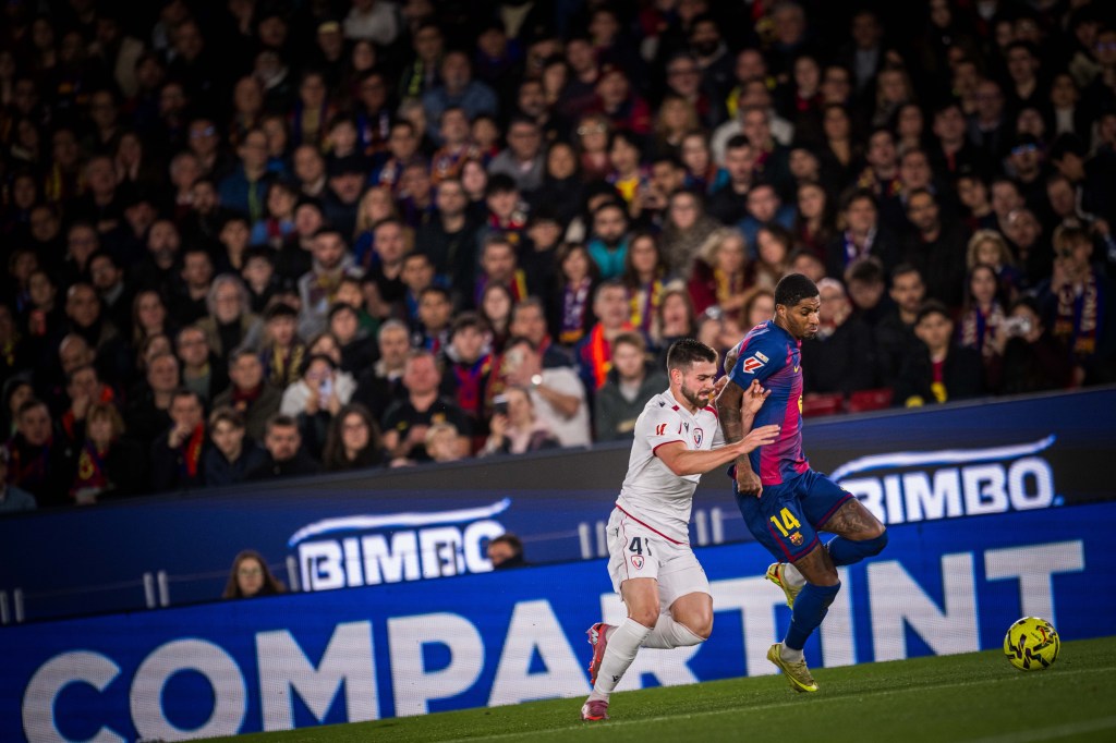 Rashford peleando balón I Foto: @FCBarcelona