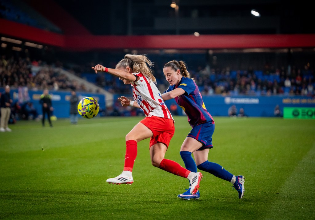 Jugadoras peleando el balón I Foto: Gerard Gay