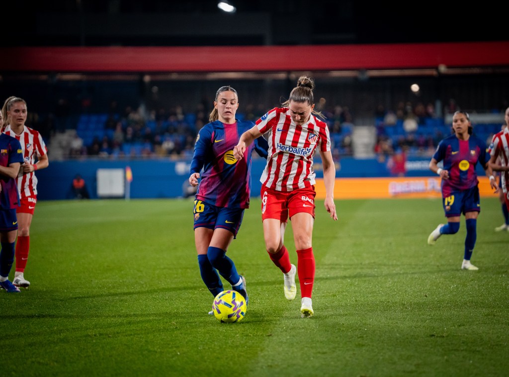 Jugadoras peleando el balón I Foto: Gerard Gay