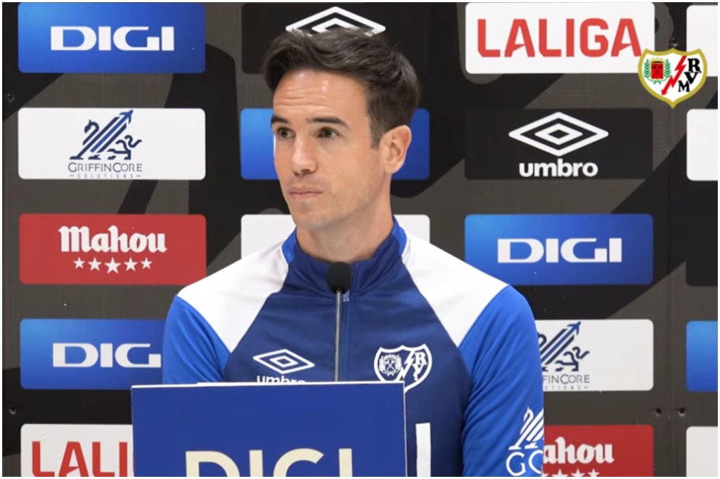 Íñigo Pérez en rueda de prensa | Foto: Rayo Vallecano