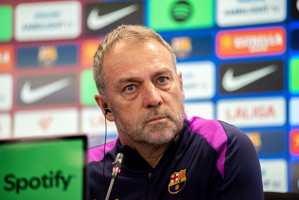 Hansi Flick: “Estoy muy feliz por Gerard Martín, entrena bien y está muy enfocado”.