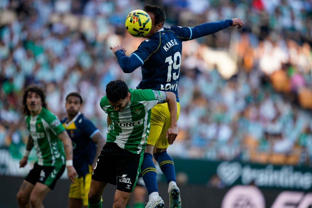 Kike García intentando anotar el primero I Foto: David Jiménez