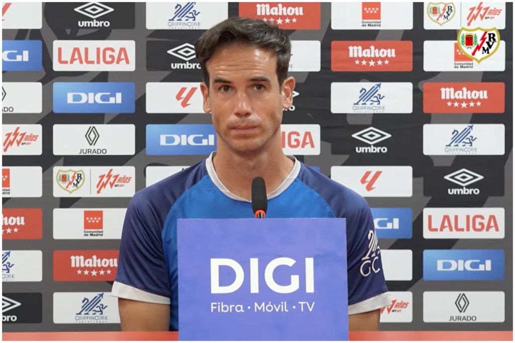 Íñigo Pérez en rueda de prensa | Foto: Rayo Vallecano