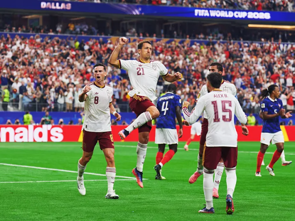 España tumba a Francia con una exhibición y vuelve a una final del Mundial 16 años&nbsp;después