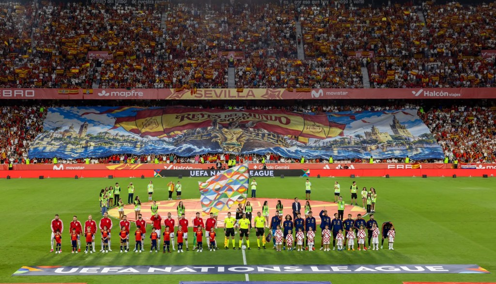 España presume su trofeo de la Copa Mundial ante su gente y firma una goleada frente a&nbsp;Croacia